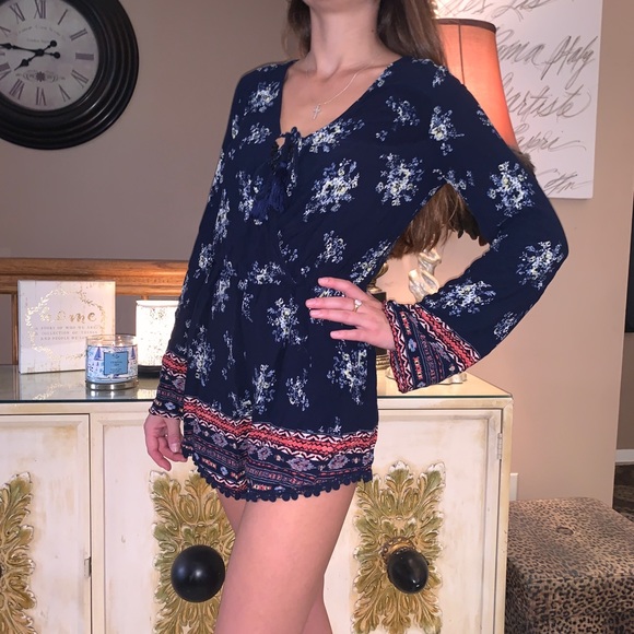 Xhilaration Bohemian Bell Sleeve Tie Up Romper 💛